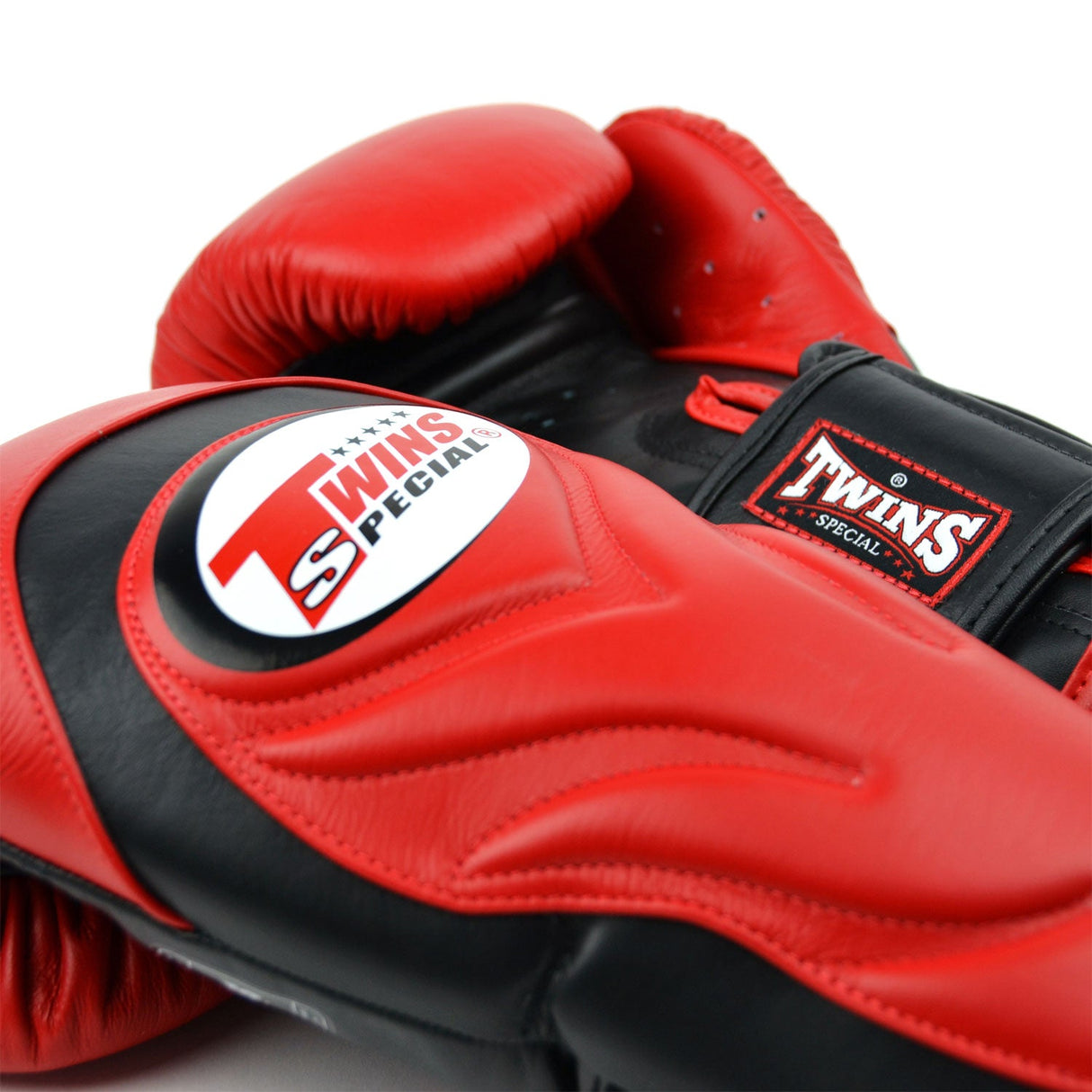 Twins Special BGVL6 Long-Cuff Boxing Gloves Red-Black